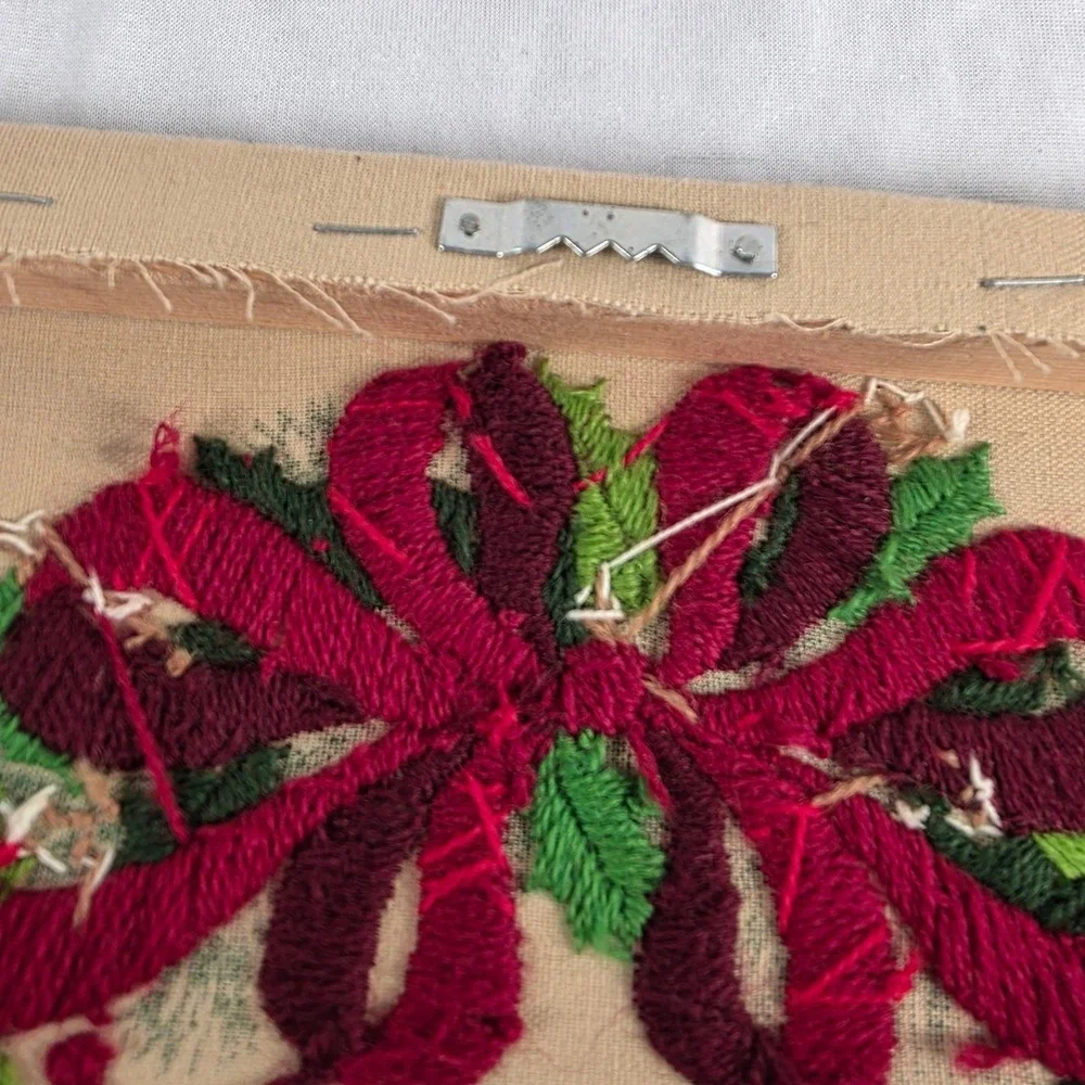 VTG 1987 Creative Circle Crewel Embroidery Christmas Memories Wreath Completed